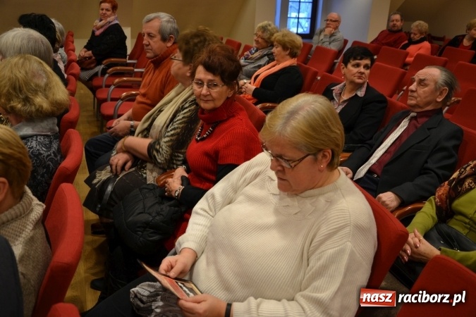 Zdjęcie w galerii na portalu naszraciborz.pl: Podwieczorek z piosenką, poezją i humorem - widowisko na zamku wiadomości z regionu