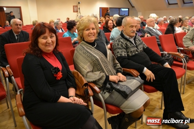 Zdjęcie w galerii na portalu naszraciborz.pl: Podwieczorek z piosenką, poezją i humorem - widowisko na zamku wiadomości z regionu