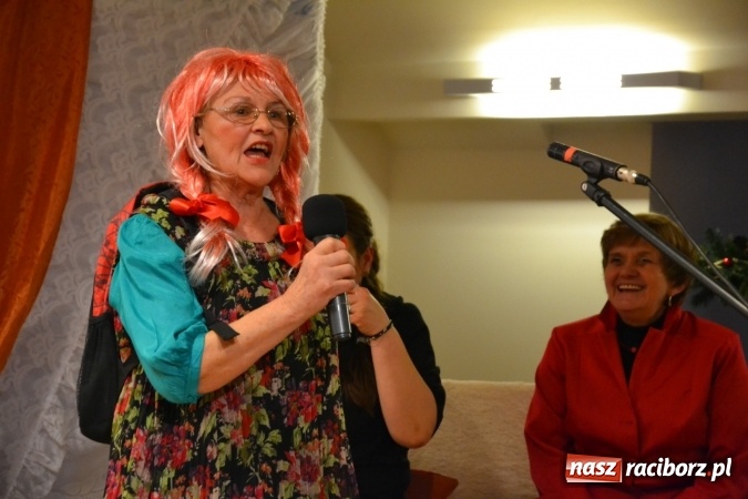 Zdjęcie w galerii na portalu naszraciborz.pl: Podwieczorek z piosenką, poezją i humorem - widowisko na zamku wiadomości z regionu