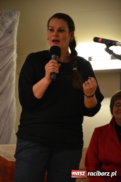 Zdjęcie w galerii na portalu naszraciborz.pl: Podwieczorek z piosenką, poezją i humorem - widowisko na zamku wiadomości z regionu