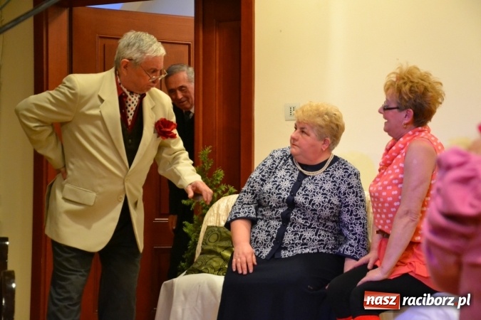 Zdjęcie w galerii na portalu naszraciborz.pl: Podwieczorek z piosenką, poezją i humorem - widowisko na zamku wiadomości z regionu