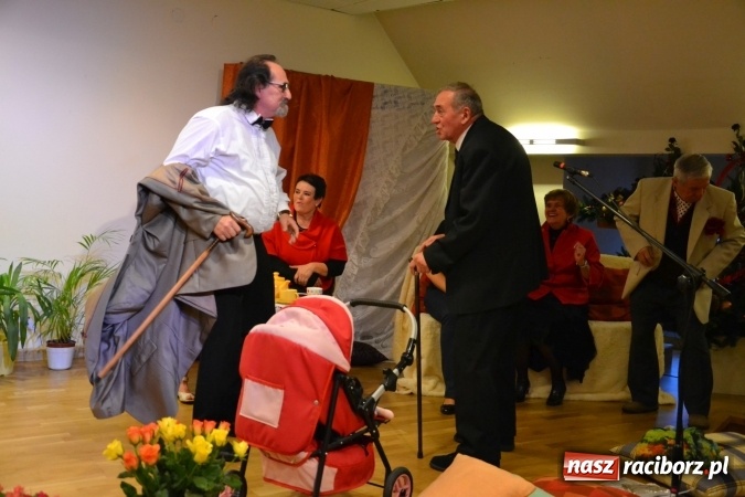 Zdjęcie w galerii na portalu naszraciborz.pl: Podwieczorek z piosenką, poezją i humorem - widowisko na zamku wiadomości z regionu