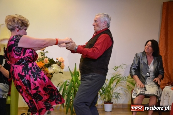 Zdjęcie w galerii na portalu naszraciborz.pl: Podwieczorek z piosenką, poezją i humorem - widowisko na zamku wiadomości z regionu