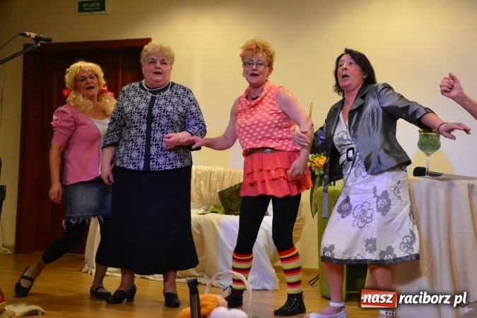 Zdjęcie w galerii na portalu naszraciborz.pl: Podwieczorek z piosenką, poezją i humorem - widowisko na zamku wiadomości z regionu