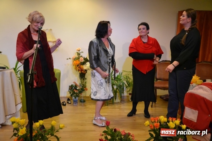 Zdjęcie w galerii na portalu naszraciborz.pl: Podwieczorek z piosenką, poezją i humorem - widowisko na zamku wiadomości z regionu