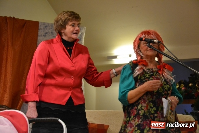 Zdjęcie w galerii na portalu naszraciborz.pl: Podwieczorek z piosenką, poezją i humorem - widowisko na zamku wiadomości z regionu