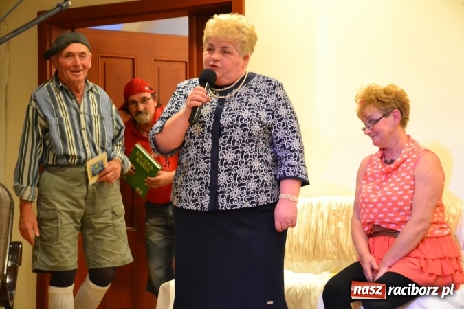 Zdjęcie w galerii na portalu naszraciborz.pl: Podwieczorek z piosenką, poezją i humorem - widowisko na zamku wiadomości z regionu