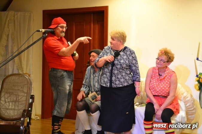 Zdjęcie w galerii na portalu naszraciborz.pl: Podwieczorek z piosenką, poezją i humorem - widowisko na zamku wiadomości z regionu