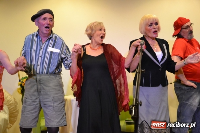 Zdjęcie w galerii na portalu naszraciborz.pl: Podwieczorek z piosenką, poezją i humorem - widowisko na zamku wiadomości z regionu