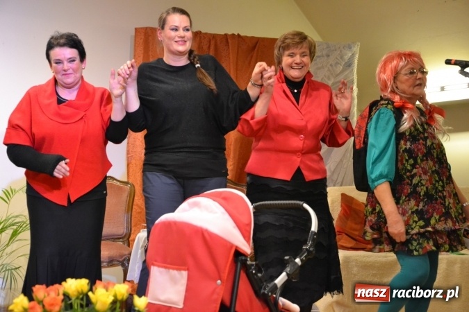 Zdjęcie w galerii na portalu naszraciborz.pl: Podwieczorek z piosenką, poezją i humorem - widowisko na zamku wiadomości z regionu