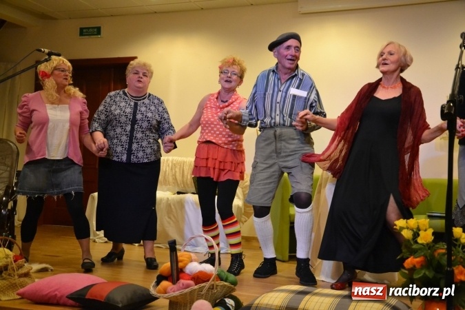 Zdjęcie w galerii na portalu naszraciborz.pl: Podwieczorek z piosenką, poezją i humorem - widowisko na zamku wiadomości z regionu