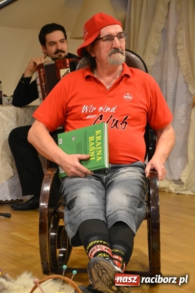 Zdjęcie w galerii na portalu naszraciborz.pl: Podwieczorek z piosenką, poezją i humorem - widowisko na zamku wiadomości z regionu