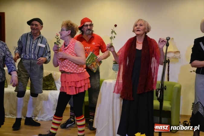 Zdjęcie w galerii na portalu naszraciborz.pl: Podwieczorek z piosenką, poezją i humorem - widowisko na zamku wiadomości z regionu