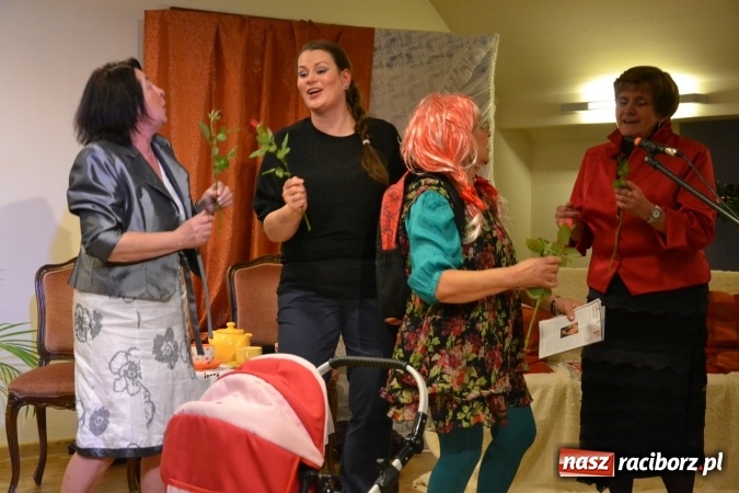 Zdjęcie w galerii na portalu naszraciborz.pl: Podwieczorek z piosenką, poezją i humorem - widowisko na zamku wiadomości z regionu