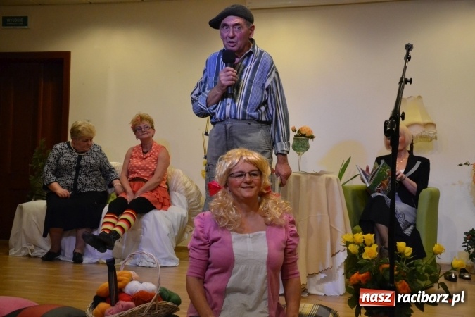 Zdjęcie w galerii na portalu naszraciborz.pl: Podwieczorek z piosenką, poezją i humorem - widowisko na zamku wiadomości z regionu