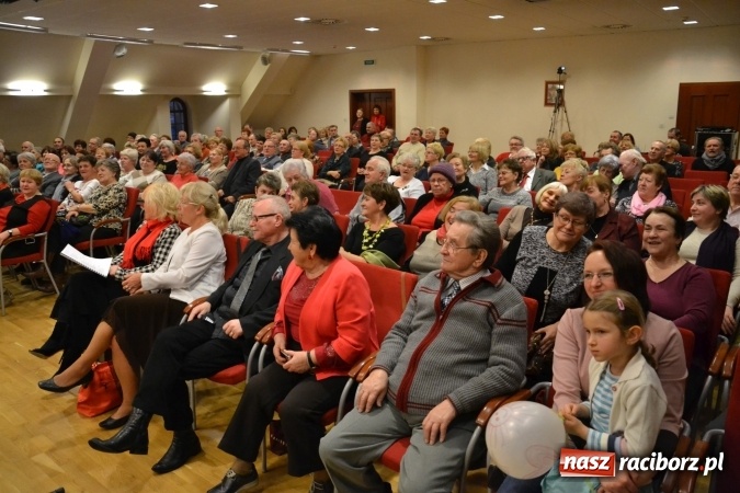 Zdjęcie w galerii na portalu naszraciborz.pl: Podwieczorek z piosenką, poezją i humorem - widowisko na zamku wiadomości z regionu