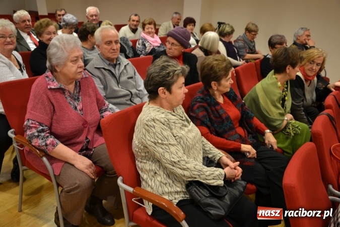 Zdjęcie w galerii na portalu naszraciborz.pl: Podwieczorek z piosenką, poezją i humorem - widowisko na zamku wiadomości z regionu