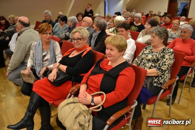 Zdjęcie w galerii na portalu naszraciborz.pl: Podwieczorek z piosenką, poezją i humorem - widowisko na zamku wiadomości z regionu