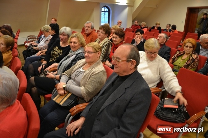 Zdjęcie w galerii na portalu naszraciborz.pl: Podwieczorek z piosenką, poezją i humorem - widowisko na zamku wiadomości z regionu
