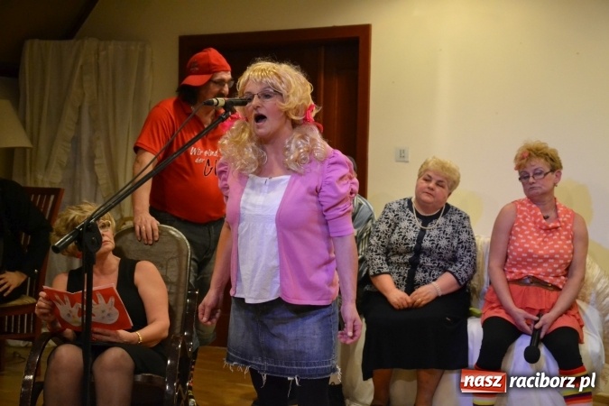 Zdjęcie w galerii na portalu naszraciborz.pl: Podwieczorek z piosenką, poezją i humorem - widowisko na zamku wiadomości z regionu