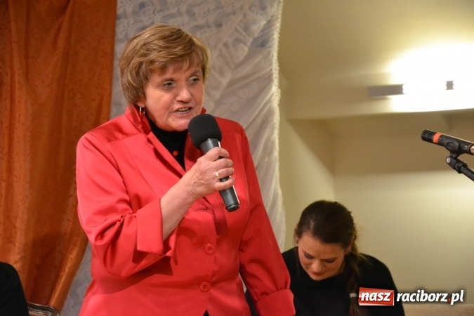 Zdjęcie w galerii na portalu naszraciborz.pl: Podwieczorek z piosenką, poezją i humorem - widowisko na zamku wiadomości z regionu