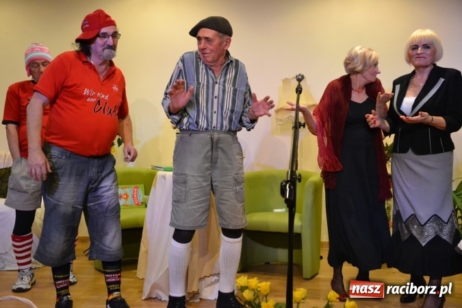 Zdjęcie w galerii na portalu naszraciborz.pl: Podwieczorek z piosenką, poezją i humorem - widowisko na zamku wiadomości z regionu