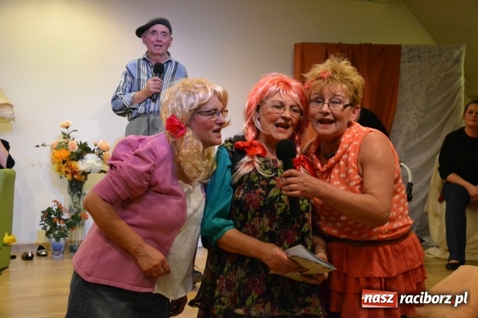 Zdjęcie w galerii na portalu naszraciborz.pl: Podwieczorek z piosenką, poezją i humorem - widowisko na zamku wiadomości z regionu