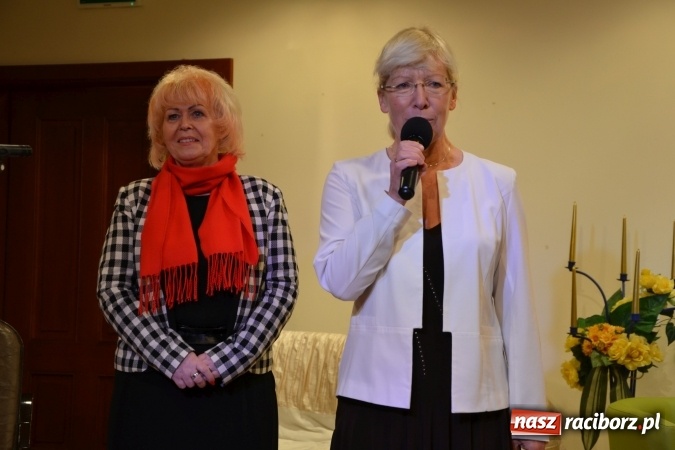 Zdjęcie w galerii na portalu naszraciborz.pl: Podwieczorek z piosenką, poezją i humorem - widowisko na zamku wiadomości z regionu