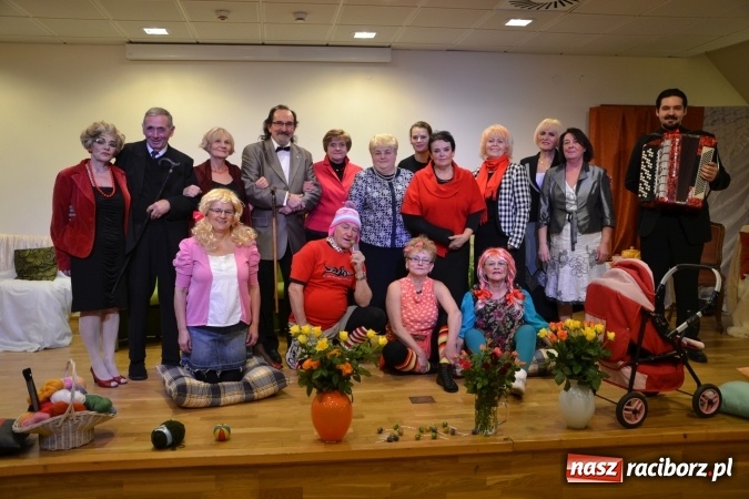 Zdjęcie w galerii na portalu naszraciborz.pl: Podwieczorek z piosenką, poezją i humorem - widowisko na zamku wiadomości z regionu