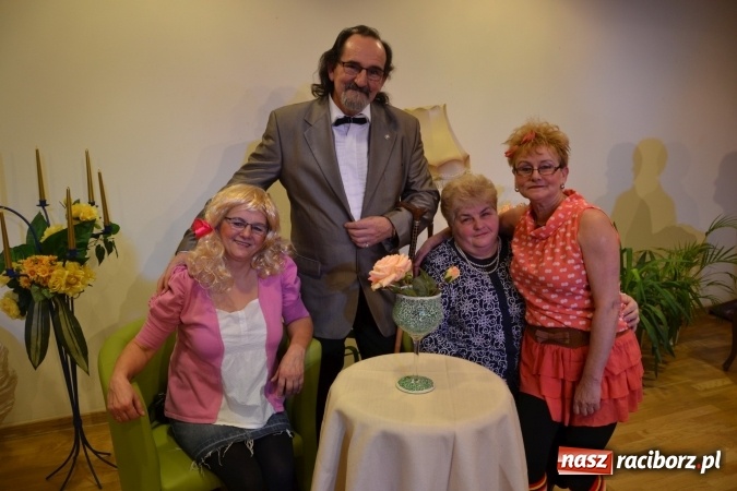 Zdjęcie w galerii na portalu naszraciborz.pl: Podwieczorek z piosenką, poezją i humorem - widowisko na zamku wiadomości z regionu