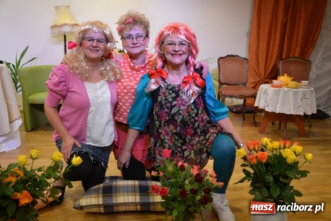 Zdjęcie w galerii na portalu naszraciborz.pl: Podwieczorek z piosenką, poezją i humorem - widowisko na zamku wiadomości z regionu