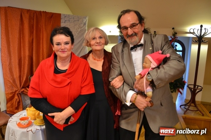 Zdjęcie w galerii na portalu naszraciborz.pl: Podwieczorek z piosenką, poezją i humorem - widowisko na zamku wiadomości z regionu