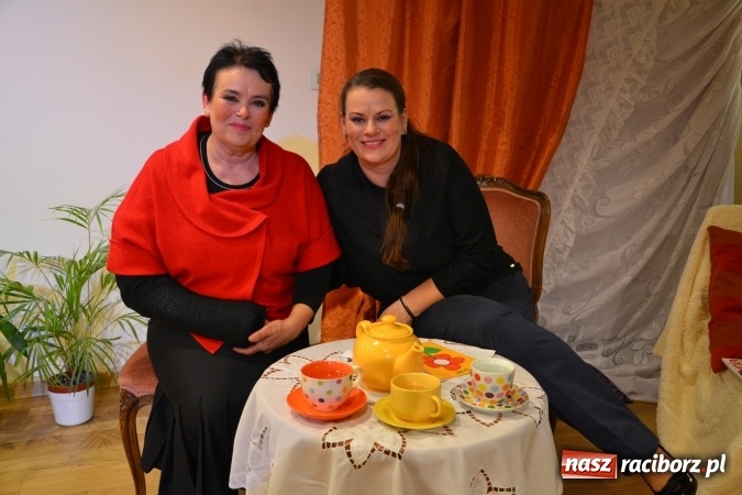 Zdjęcie w galerii na portalu naszraciborz.pl: Podwieczorek z piosenką, poezją i humorem - widowisko na zamku wiadomości z regionu