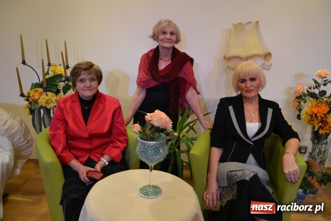 Zdjęcie w galerii na portalu naszraciborz.pl: Podwieczorek z piosenką, poezją i humorem - widowisko na zamku wiadomości z regionu