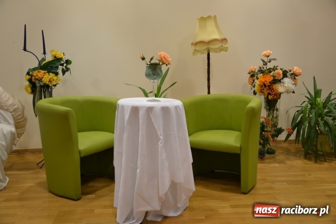 Zdjęcie w galerii na portalu naszraciborz.pl: Podwieczorek z piosenką, poezją i humorem - widowisko na zamku wiadomości z regionu