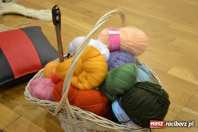 Zdjęcie w galerii na portalu naszraciborz.pl: Podwieczorek z piosenką, poezją i humorem - widowisko na zamku wiadomości z regionu