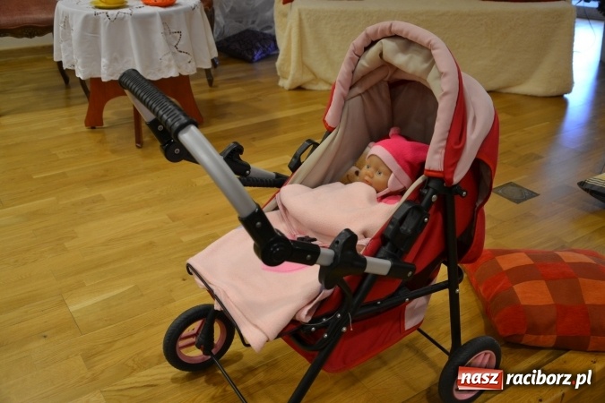 Zdjęcie w galerii na portalu naszraciborz.pl: Podwieczorek z piosenką, poezją i humorem - widowisko na zamku wiadomości z regionu