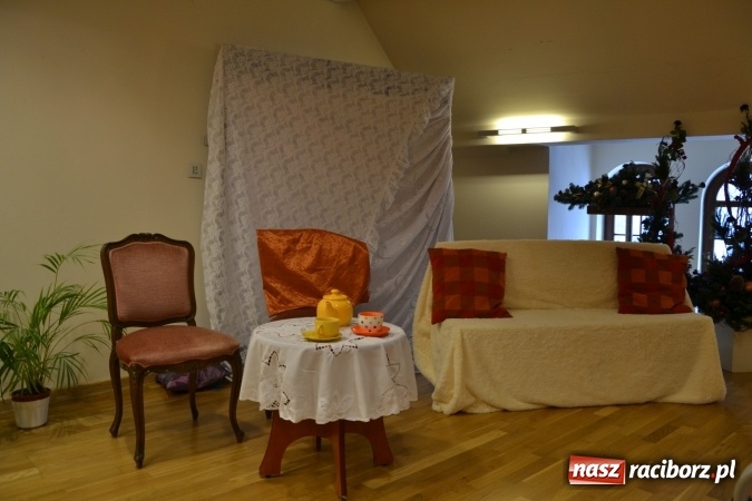 Zdjęcie w galerii na portalu naszraciborz.pl: Podwieczorek z piosenką, poezją i humorem - widowisko na zamku wiadomości z regionu