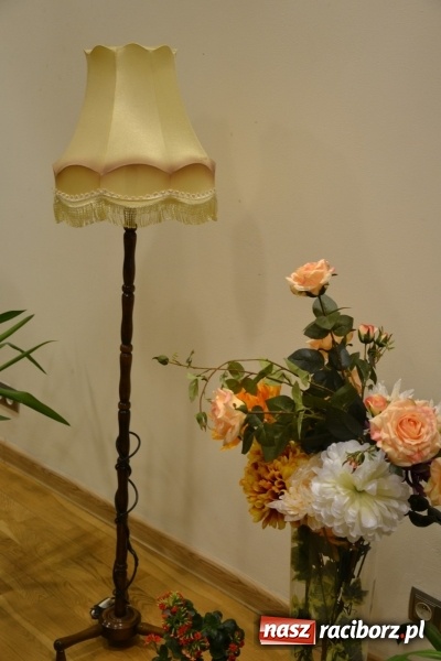 Zdjęcie w galerii na portalu naszraciborz.pl: Podwieczorek z piosenką, poezją i humorem - widowisko na zamku wiadomości z regionu