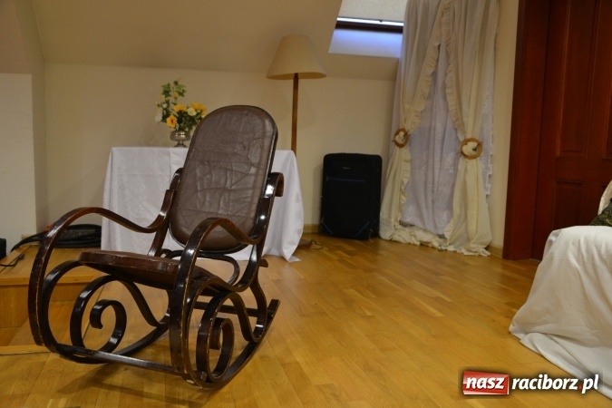 Zdjęcie w galerii na portalu naszraciborz.pl: Podwieczorek z piosenką, poezją i humorem - widowisko na zamku wiadomości z regionu