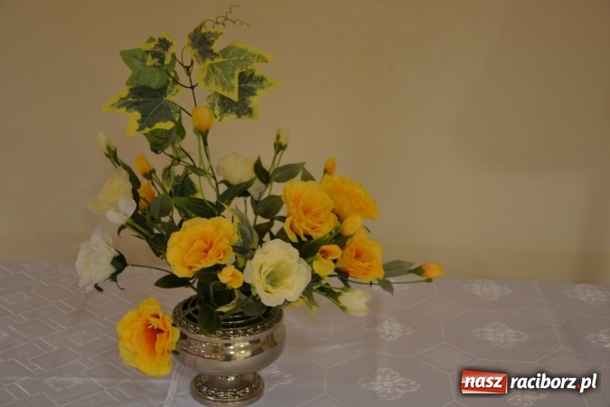 Zdjęcie w galerii na portalu naszraciborz.pl: Podwieczorek z piosenką, poezją i humorem - widowisko na zamku wiadomości z regionu