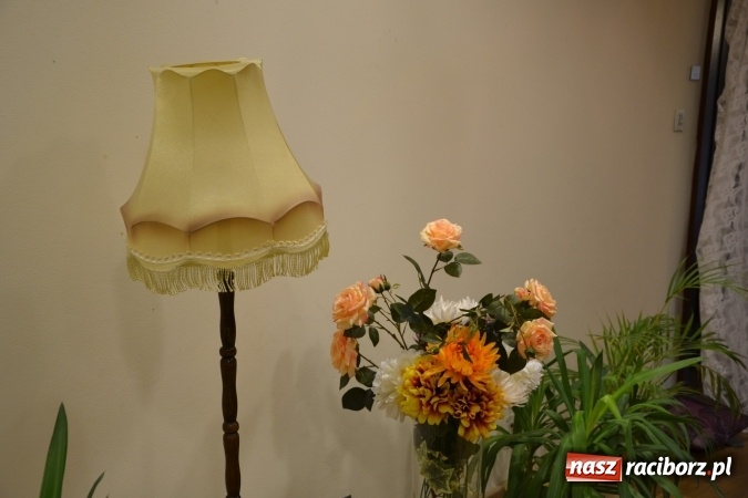 Zdjęcie w galerii na portalu naszraciborz.pl: Podwieczorek z piosenką, poezją i humorem - widowisko na zamku wiadomości z regionu