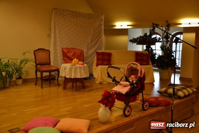 Zdjęcie w galerii na portalu naszraciborz.pl: Podwieczorek z piosenką, poezją i humorem - widowisko na zamku wiadomości z regionu