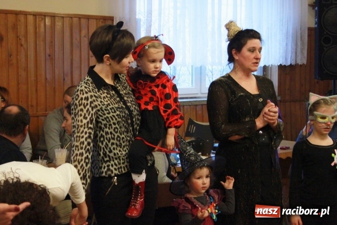 Zdjęcie w galerii na portalu naszraciborz.pl: ZSP Wojnowice szaleje na balu przebierańc&oacute;w wiadomości z regionu