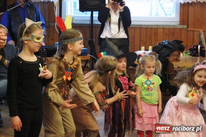Zdjęcie w galerii na portalu naszraciborz.pl: ZSP Wojnowice szaleje na balu przebierańc&oacute;w wiadomości z regionu