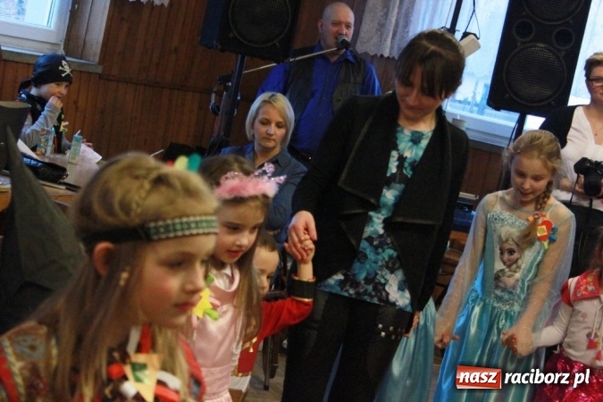 Zdjęcie w galerii na portalu naszraciborz.pl: ZSP Wojnowice szaleje na balu przebierańc&oacute;w wiadomości z regionu