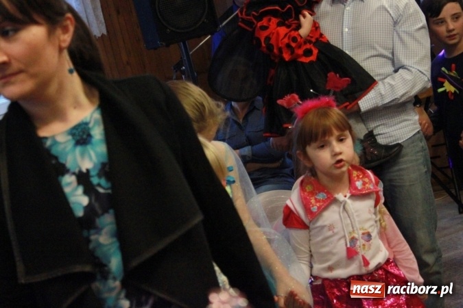 Zdjęcie w galerii na portalu naszraciborz.pl: ZSP Wojnowice szaleje na balu przebierańc&oacute;w wiadomości z regionu