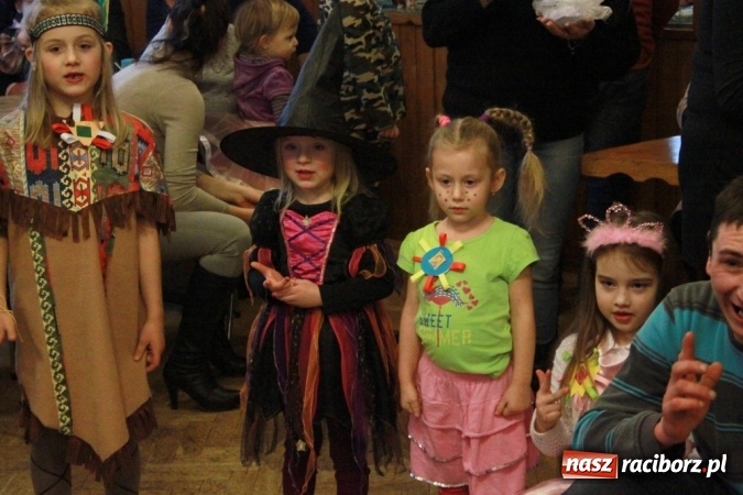 Zdjęcie w galerii na portalu naszraciborz.pl: ZSP Wojnowice szaleje na balu przebierańc&oacute;w wiadomości z regionu