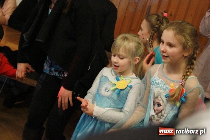 Zdjęcie w galerii na portalu naszraciborz.pl: ZSP Wojnowice szaleje na balu przebierańc&oacute;w wiadomości z regionu