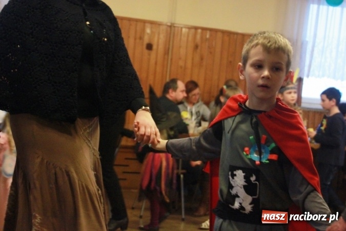 Zdjęcie w galerii na portalu naszraciborz.pl: ZSP Wojnowice szaleje na balu przebierańc&oacute;w wiadomości z regionu